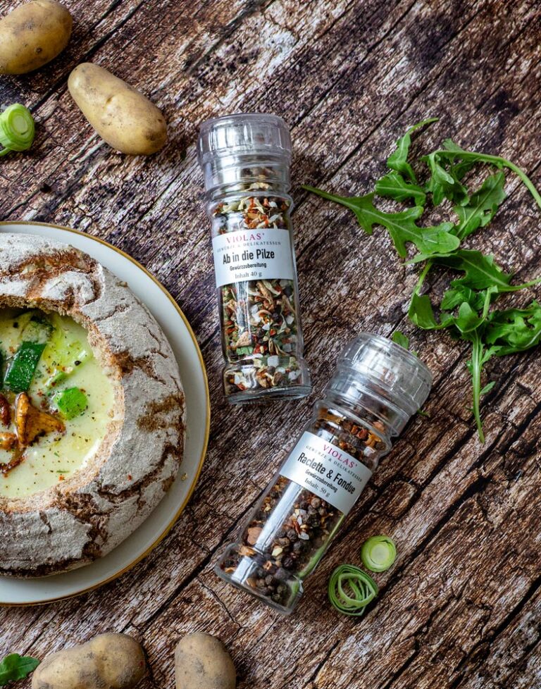 Kartoffel-Lauch-Käsesuppe mit Pfifferlingen | inside.violas.de Kartoffel-Lauch-Käsesuppe mit Pfifferlingen | inside.violas.de