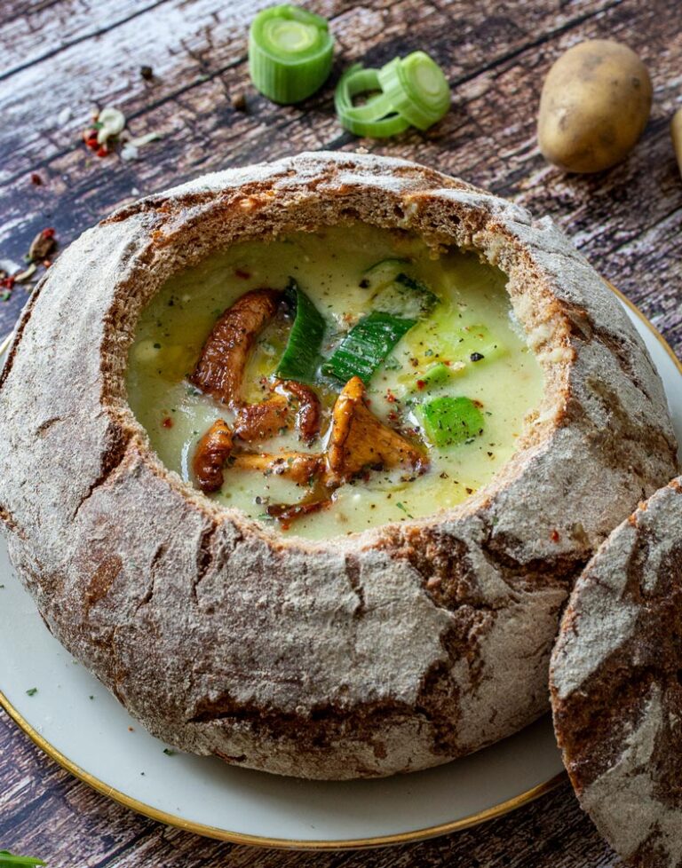 Kartoffel-Lauch-Käsesuppe mit Pfifferlingen | inside.violas.de Kartoffel-Lauch-Käsesuppe mit Pfifferlingen | inside.violas.de